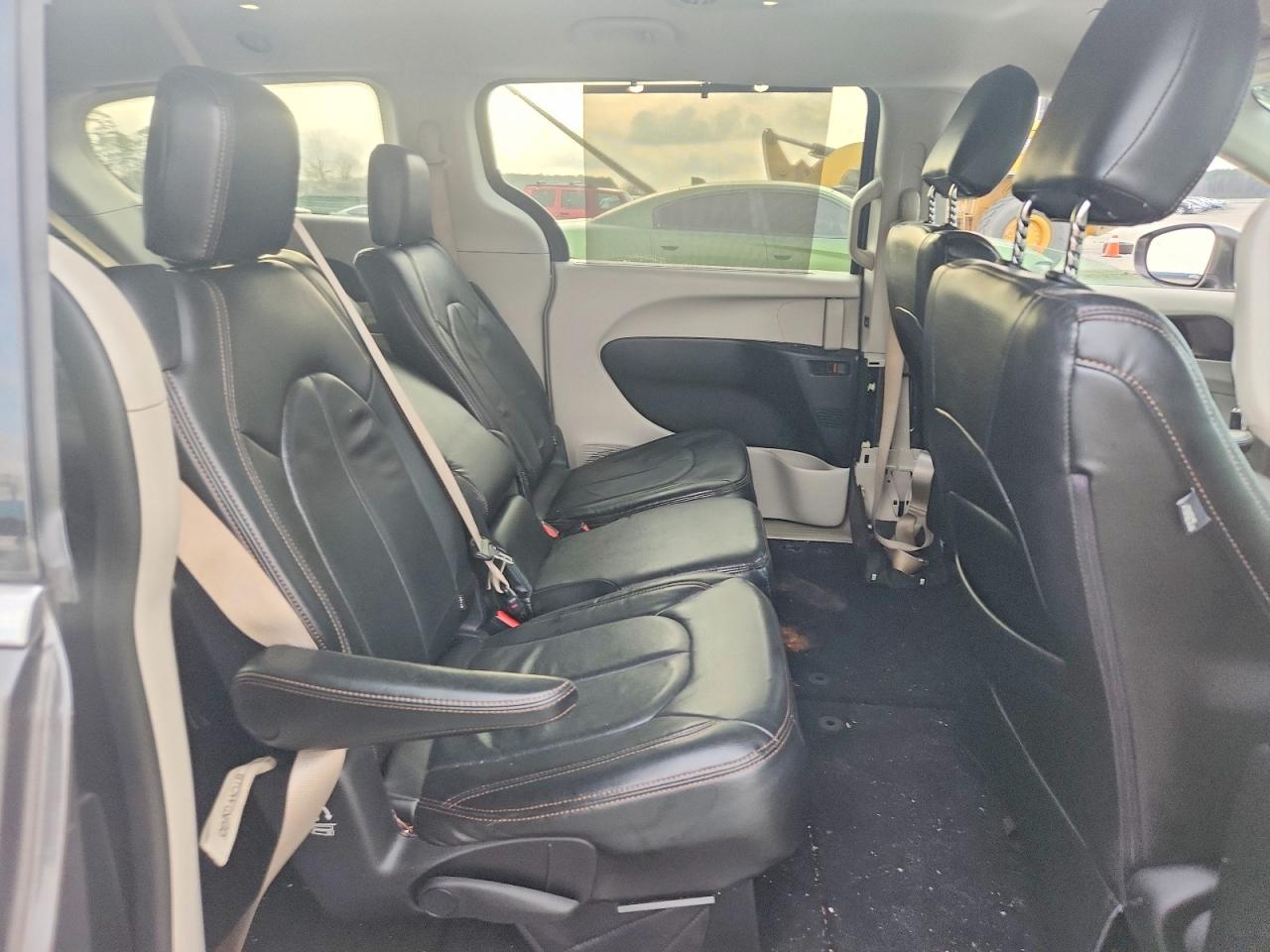 2019 CHRYSLER PACIFICA TOURING PLUS photo 11
