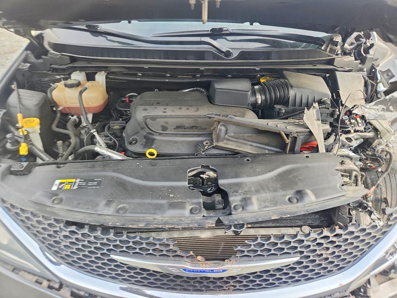2019 CHRYSLER PACIFICA TOURING PLUS photo 12
