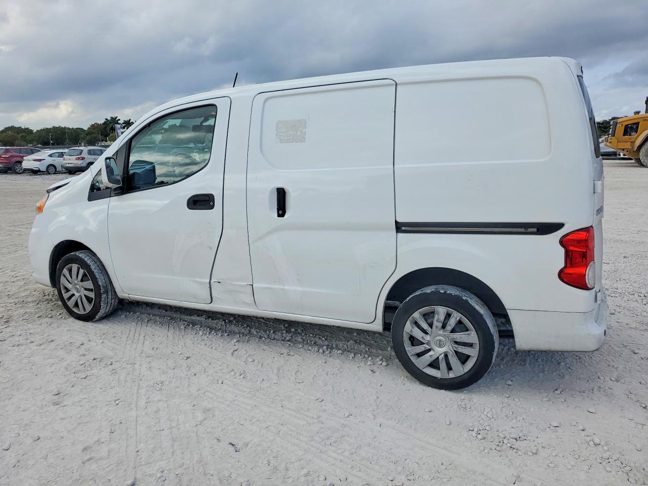 2020 NISSAN NV200 SV photo 2
