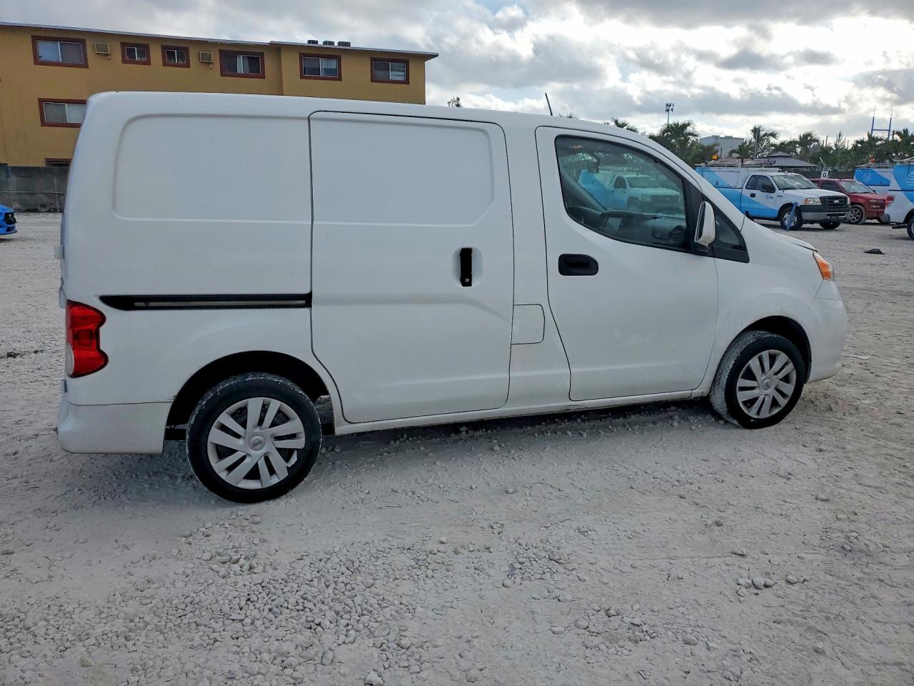 2020 NISSAN NV200 SV photo 3