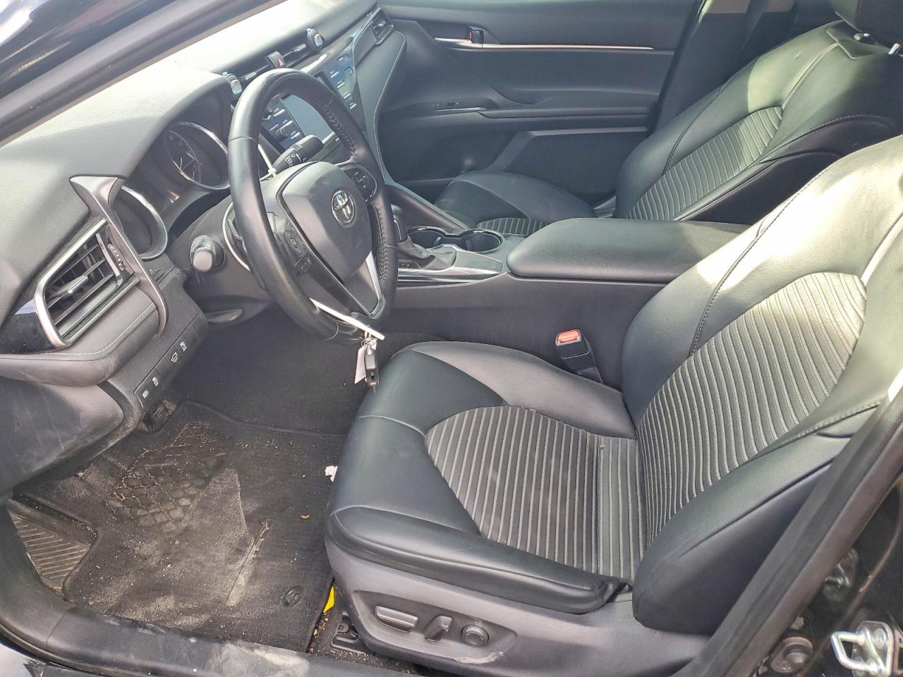 2020 TOYOTA CAMRY SE photo 13