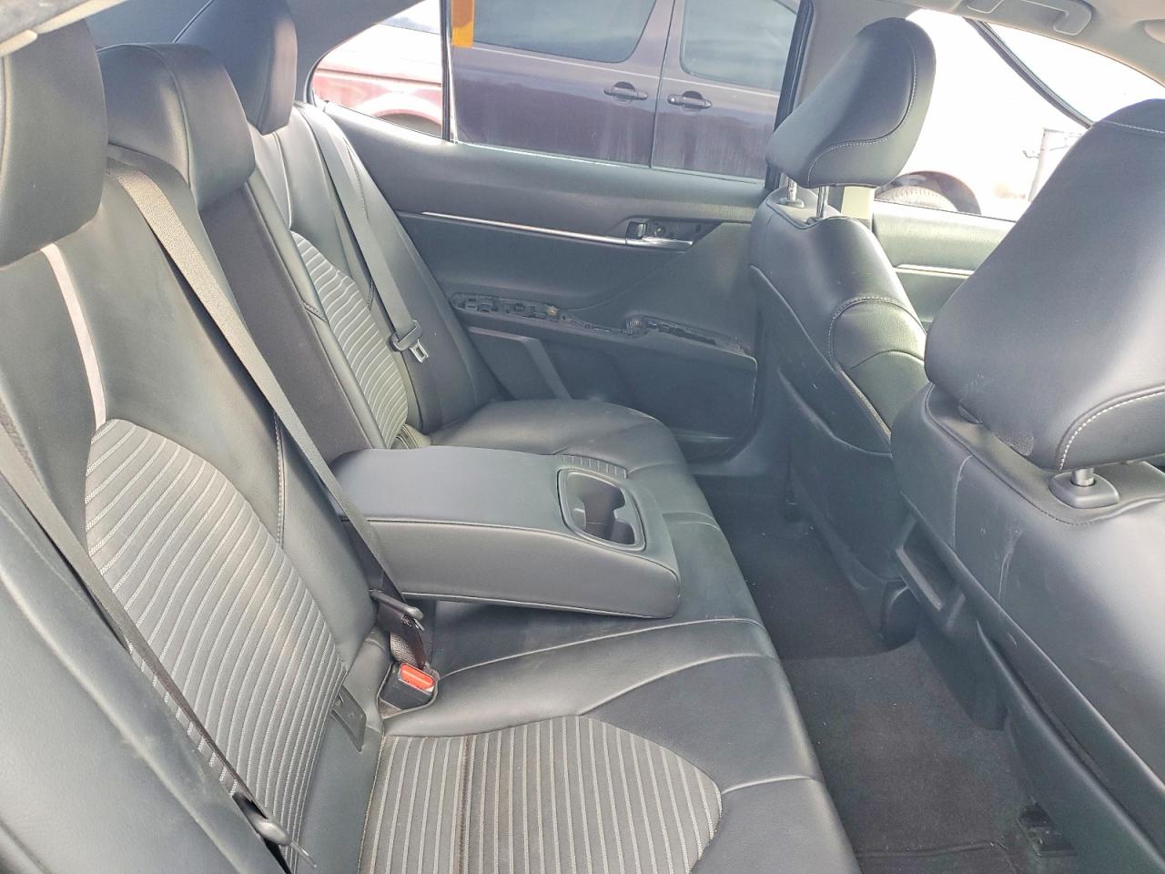 2020 TOYOTA CAMRY SE photo 19