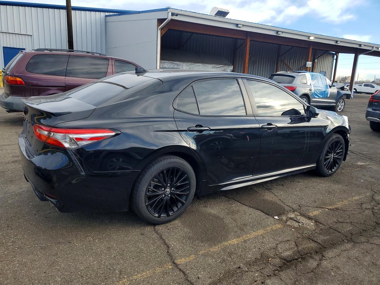2020 TOYOTA CAMRY SE photo 5