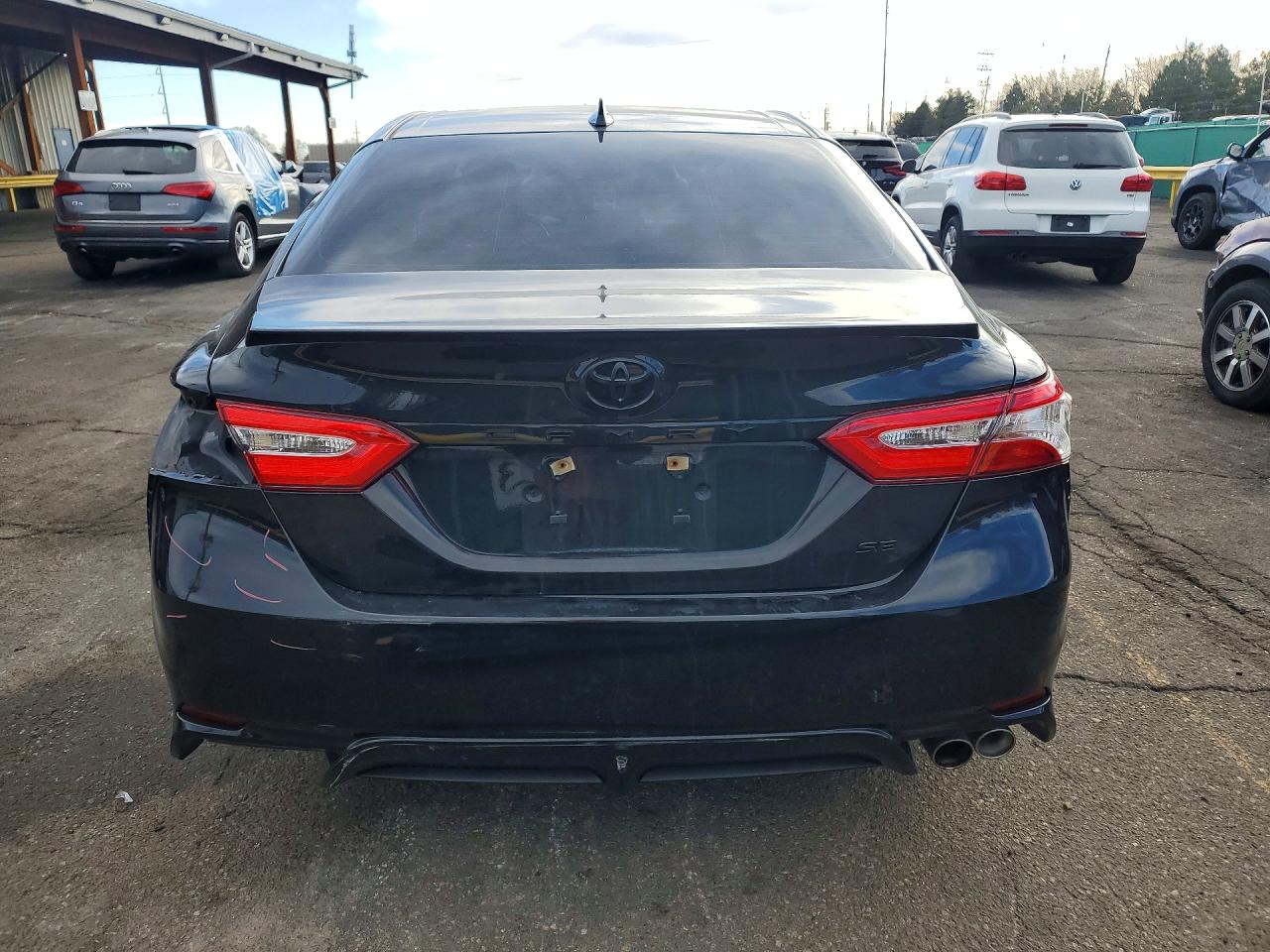 2020 TOYOTA CAMRY SE photo 11