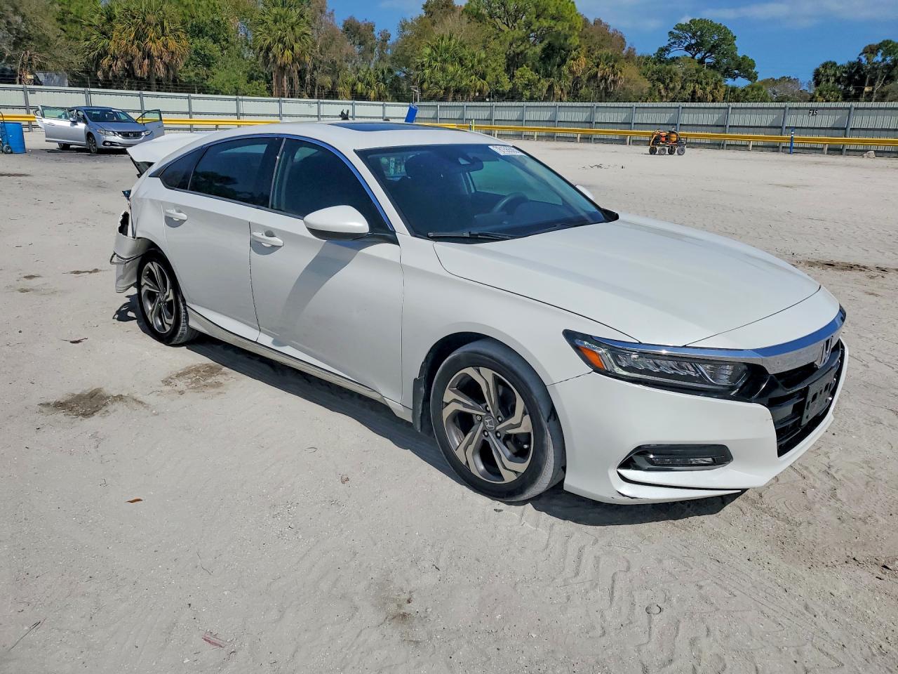 2018 HONDA ACCORD EX photo 10