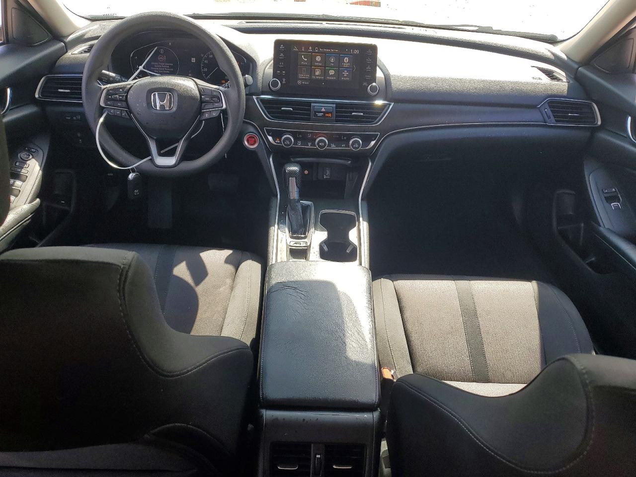 2018 HONDA ACCORD EX photo 22
