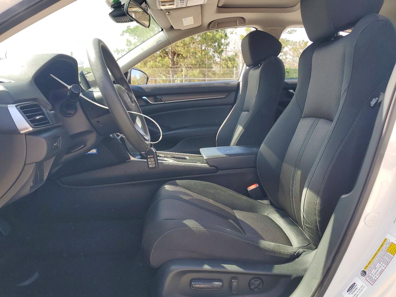 2018 HONDA ACCORD EX photo 19