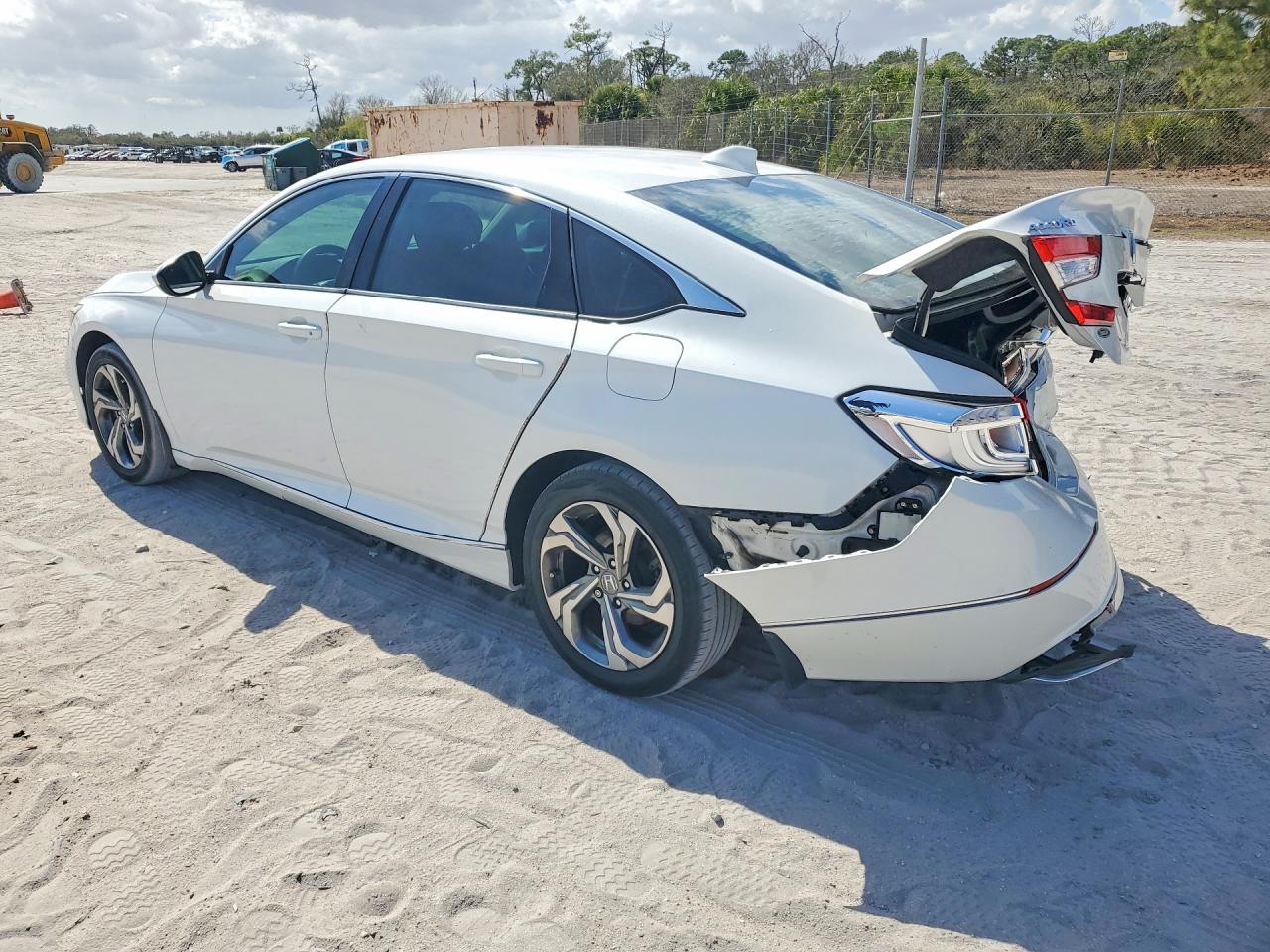 2018 HONDA ACCORD EX photo 4