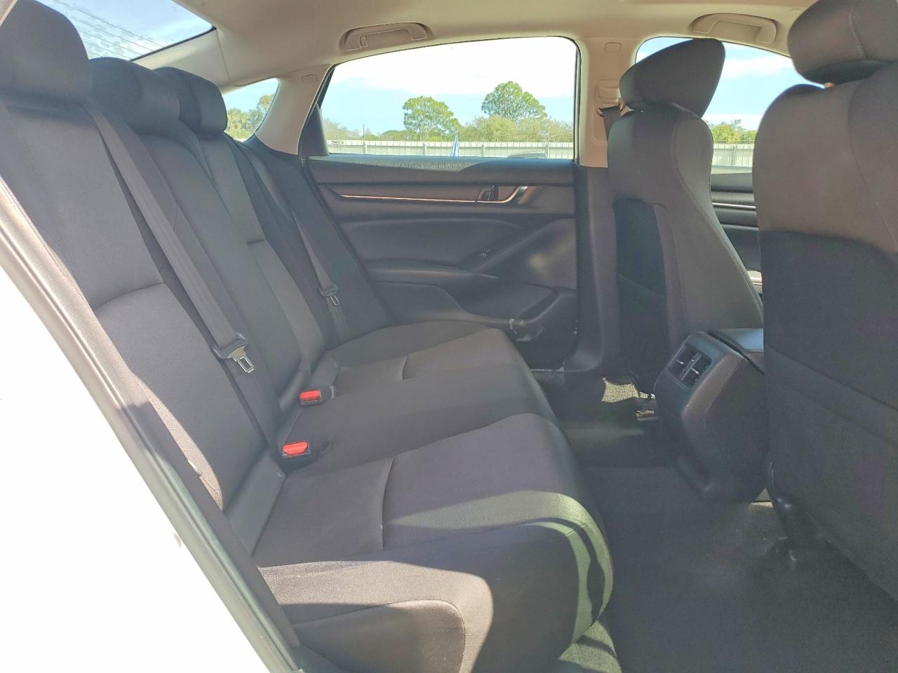 2018 HONDA ACCORD EX photo 28
