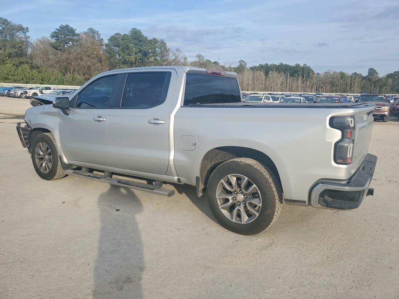 2019 CHEVROLET SILVERADO C1500 LT photo 3