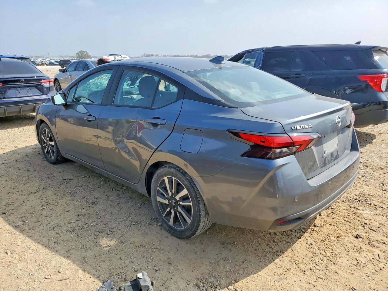 2021 NISSAN VERSA SV photo 2