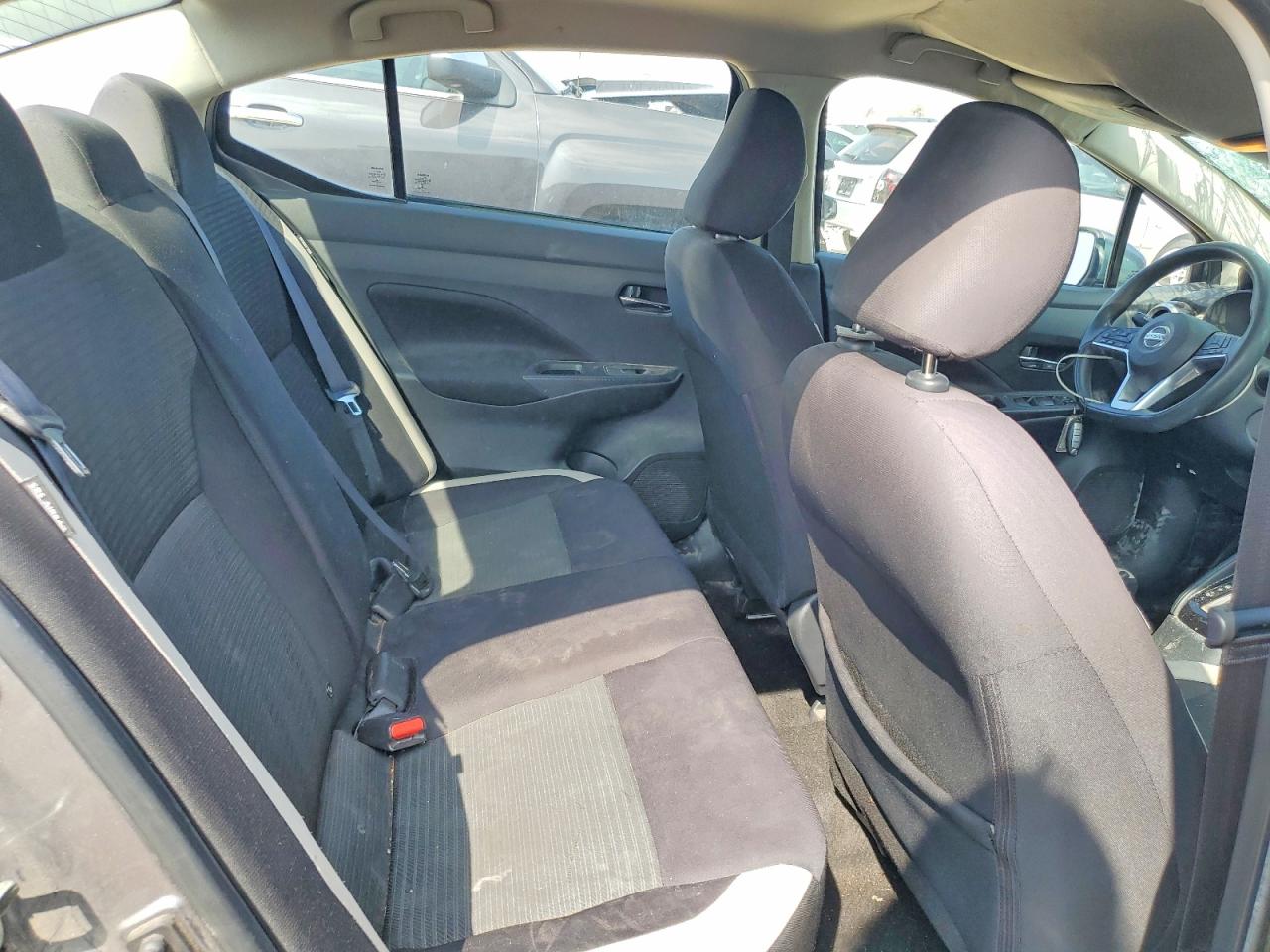 2021 NISSAN VERSA SV photo 10