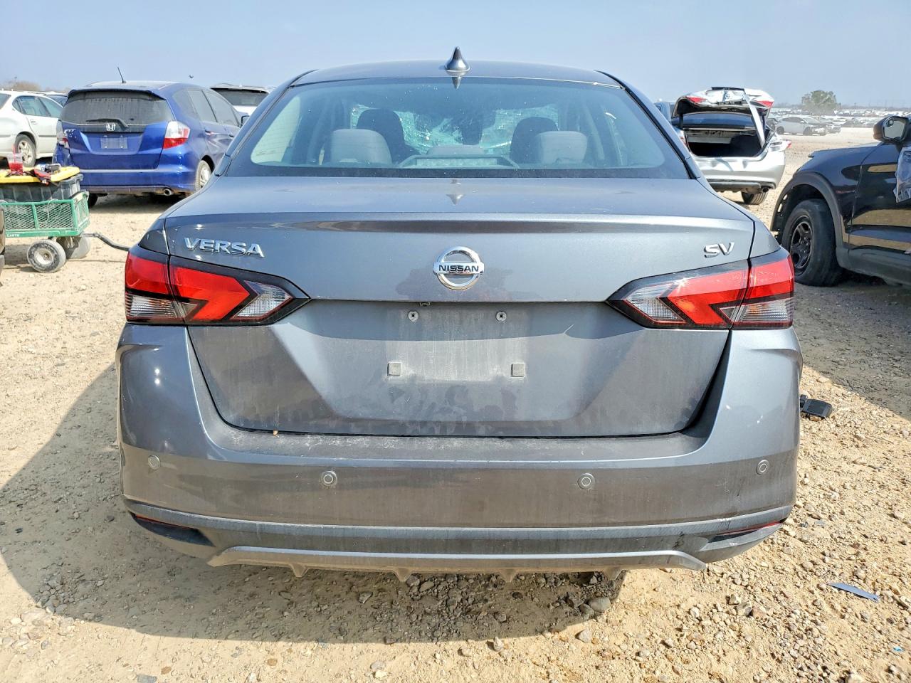 2021 NISSAN VERSA SV photo 6