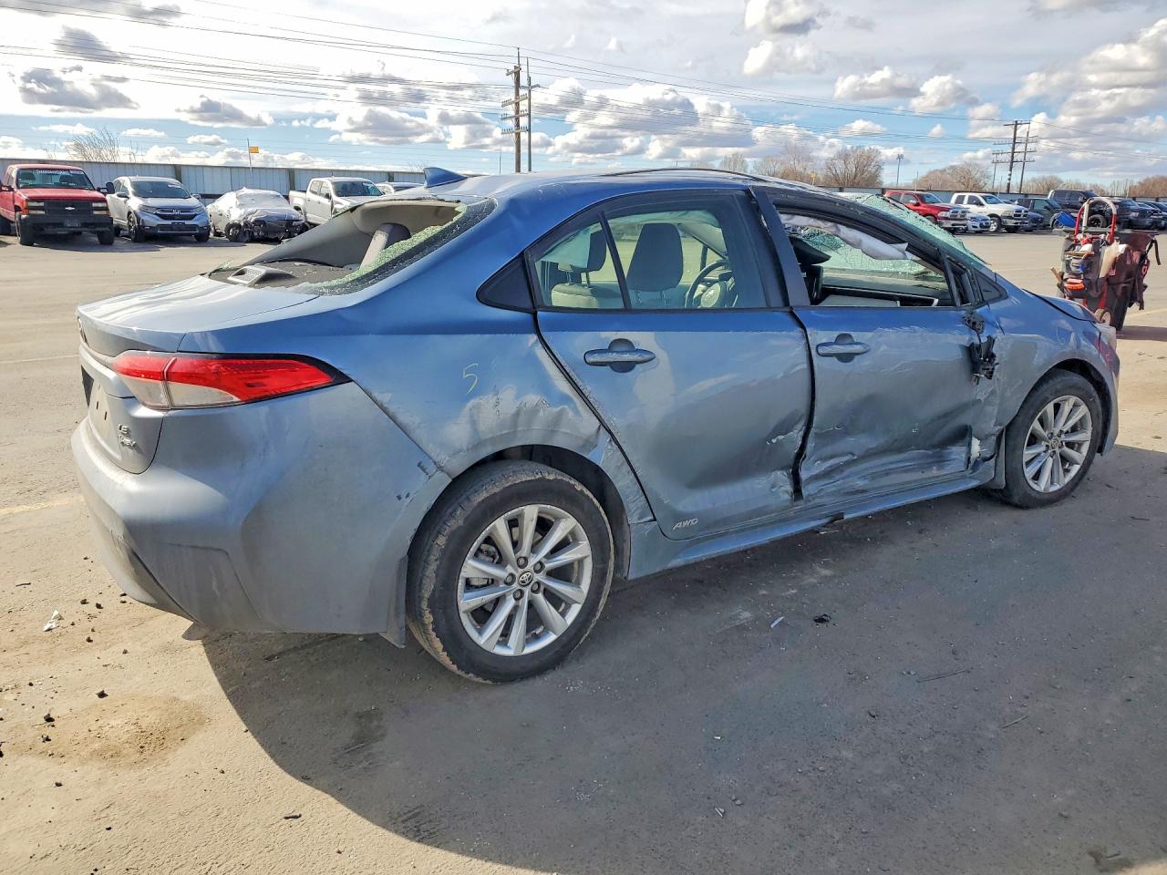2025 TOYOTA COROLLA LE photo 3