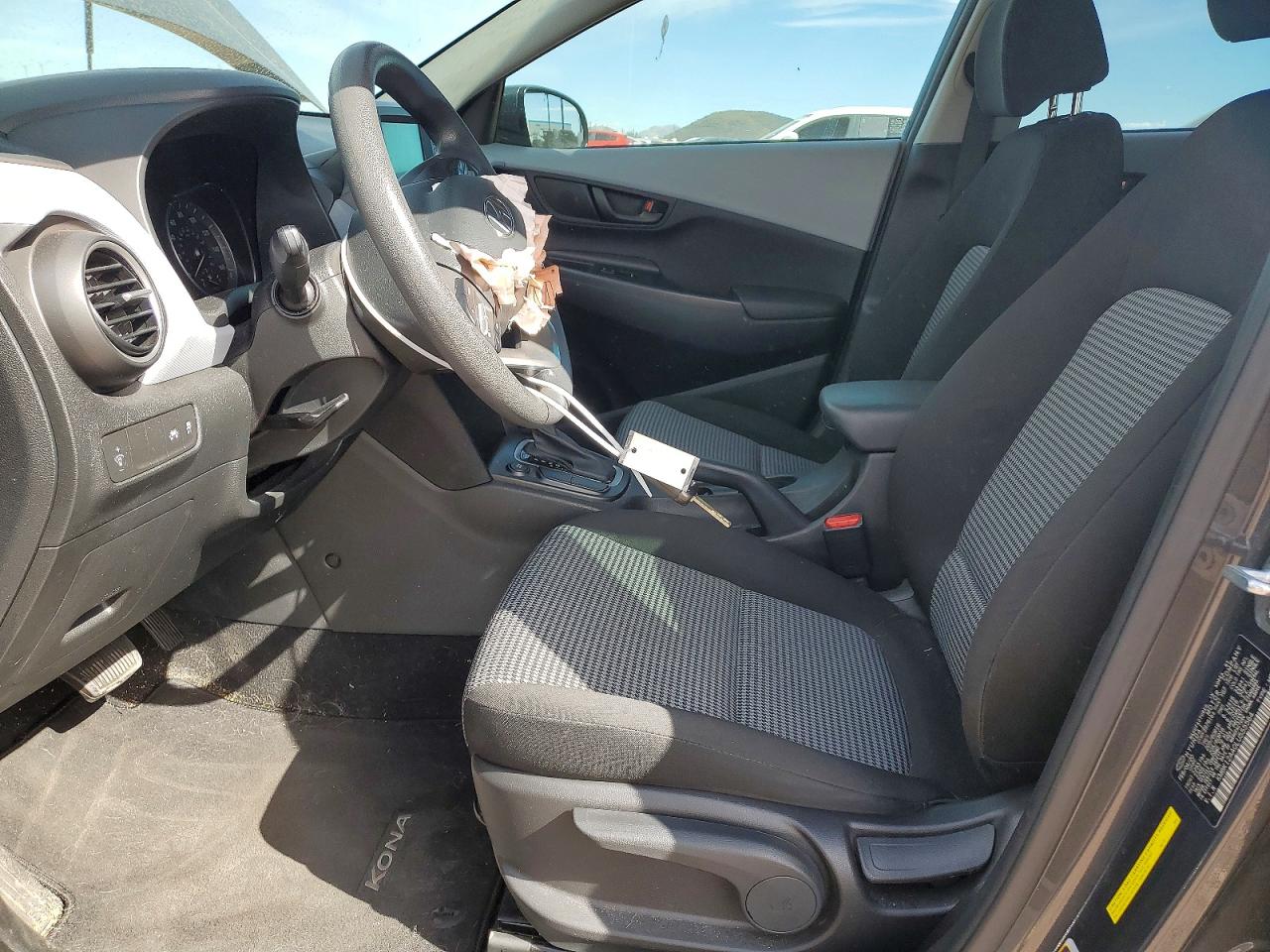 2020 HYUNDAI KONA SE photo 19