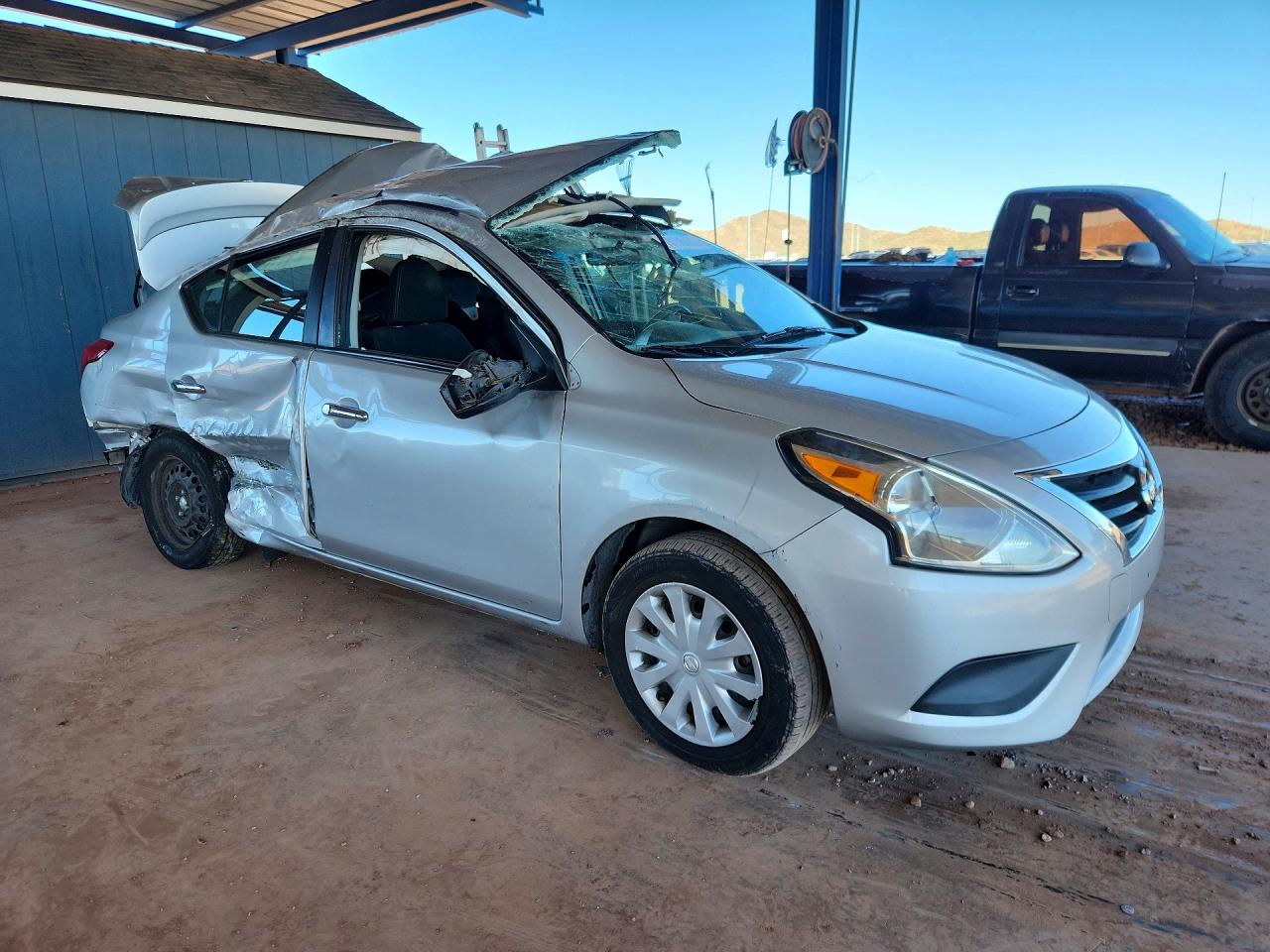 2019 NISSAN VERSA SV photo 4