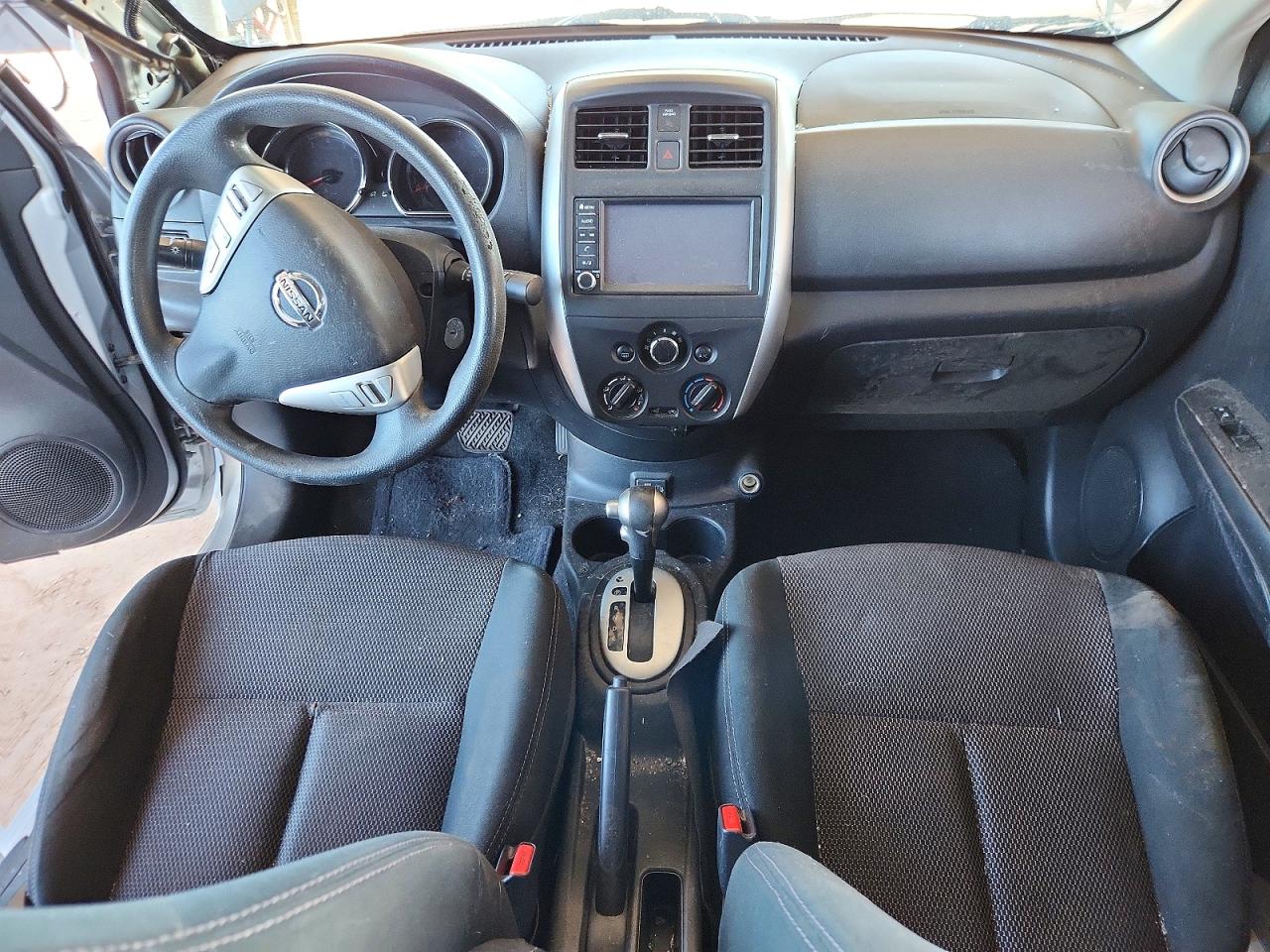 2019 NISSAN VERSA SV photo 8