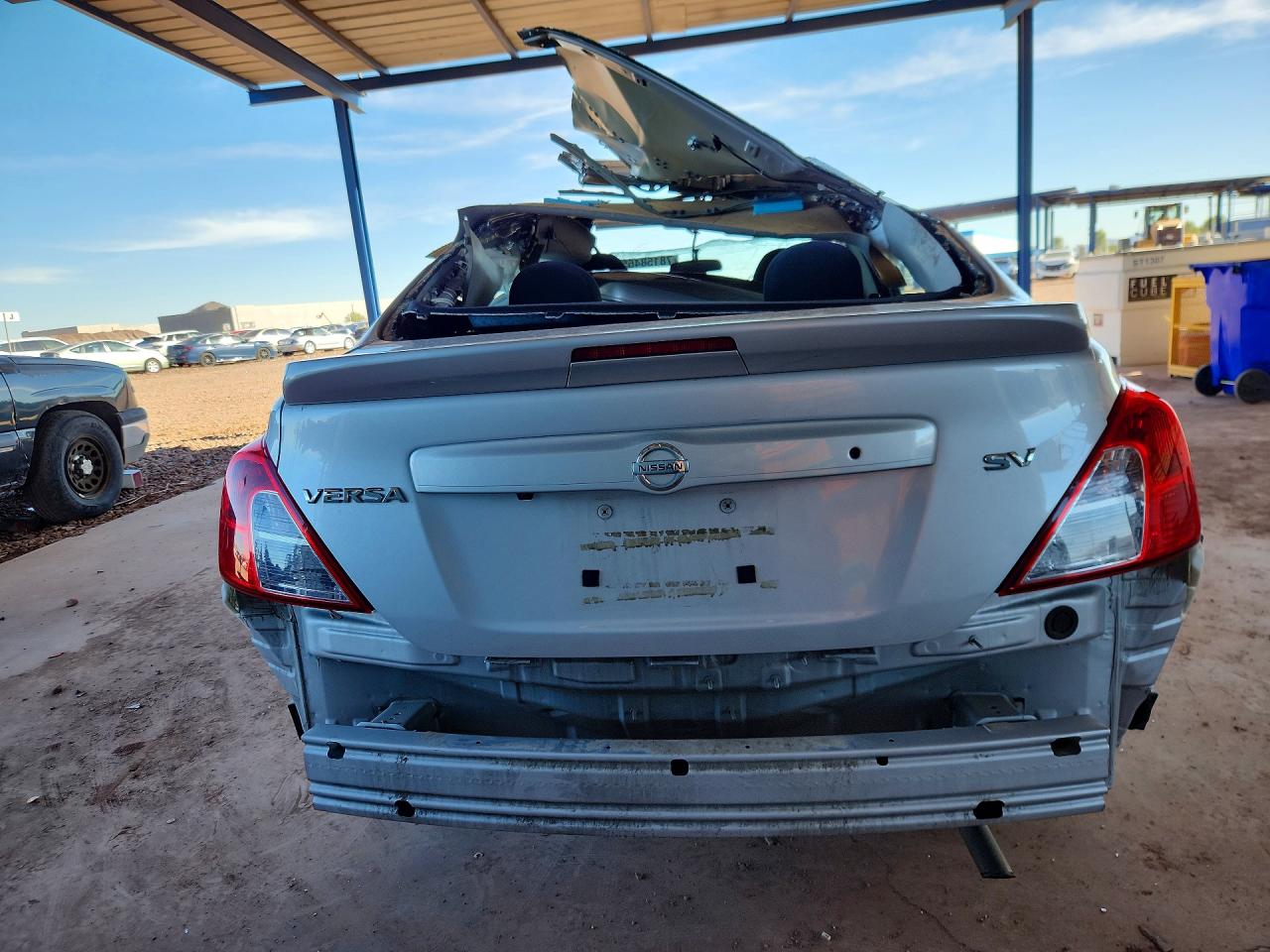 2019 NISSAN VERSA SV photo 6