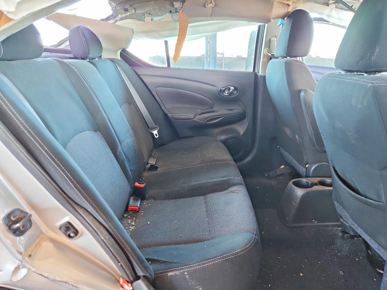 2019 NISSAN VERSA SV photo 10