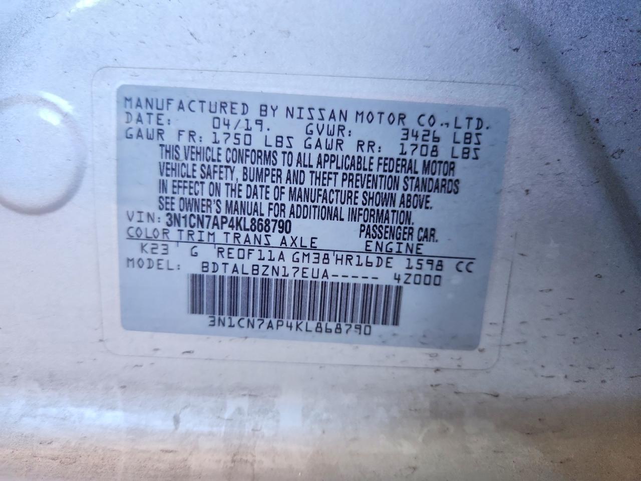 2019 NISSAN VERSA SV photo 13