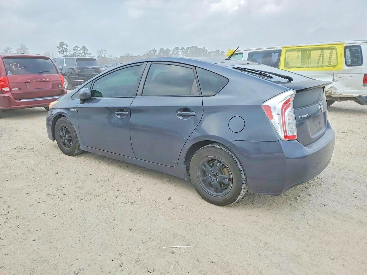 2014 TOYOTA PRIUS C photo 2