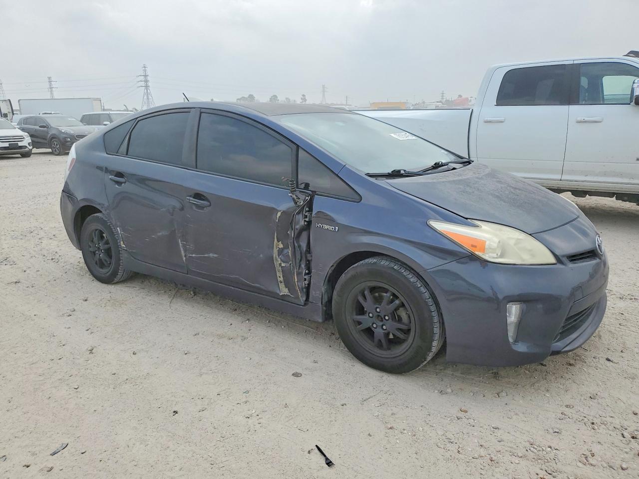 2014 TOYOTA PRIUS C photo 4