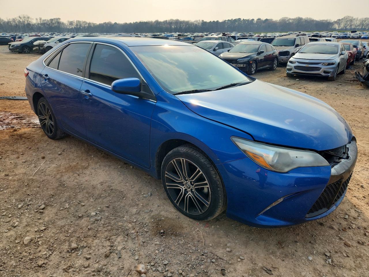 2016 TOYOTA CAMRY LE photo 4
