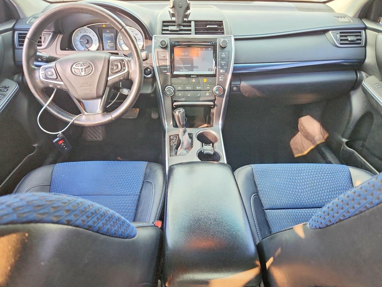 2016 TOYOTA CAMRY LE photo 8
