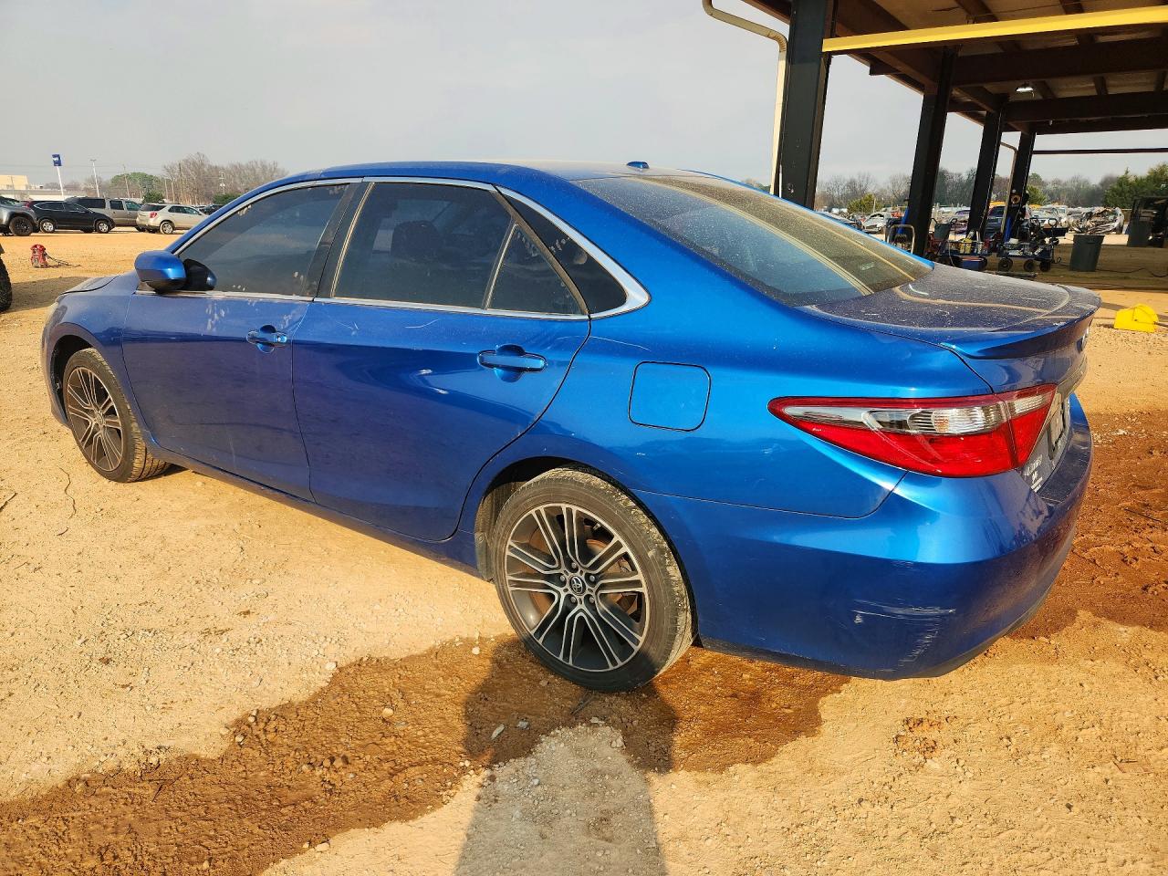 2016 TOYOTA CAMRY LE photo 2