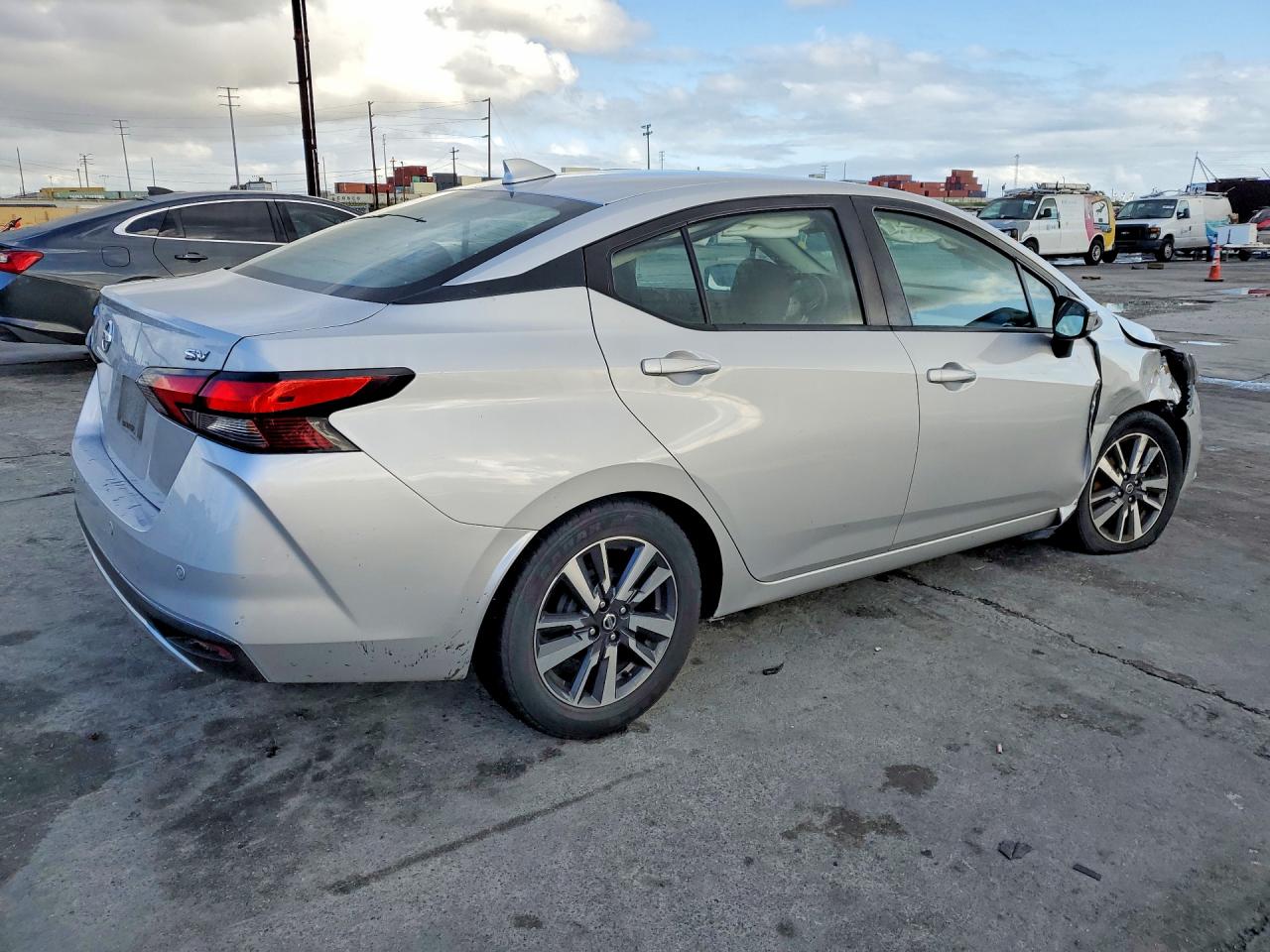 2021 NISSAN VERSA SV photo 5