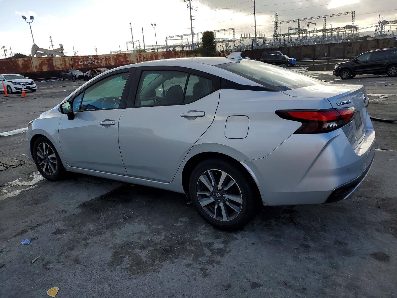 2021 NISSAN VERSA SV photo 3