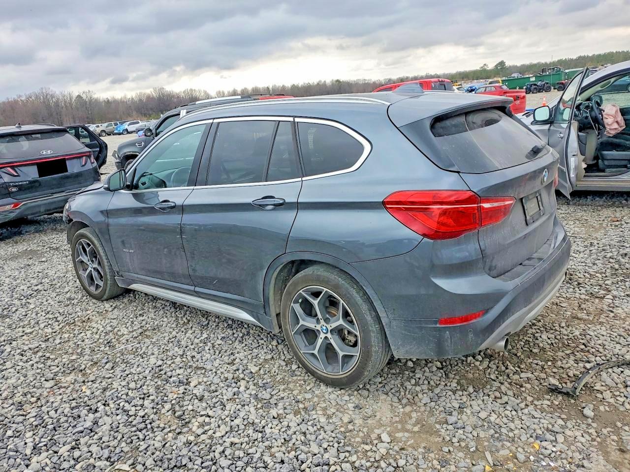 2016 BMW X1 XDRIVE28I photo 3