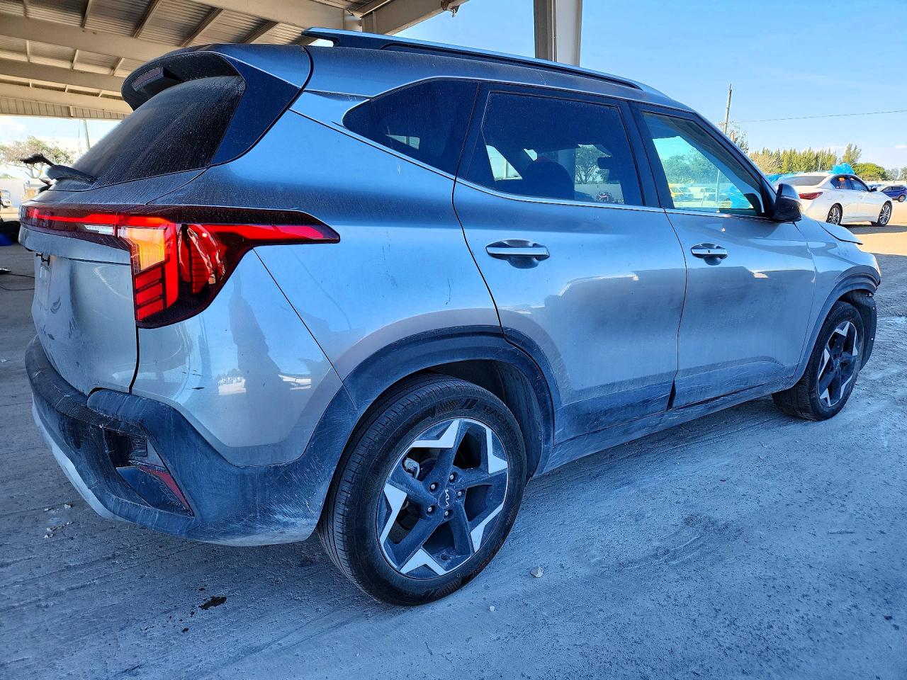 2025 KIA SELTOS EX photo 5