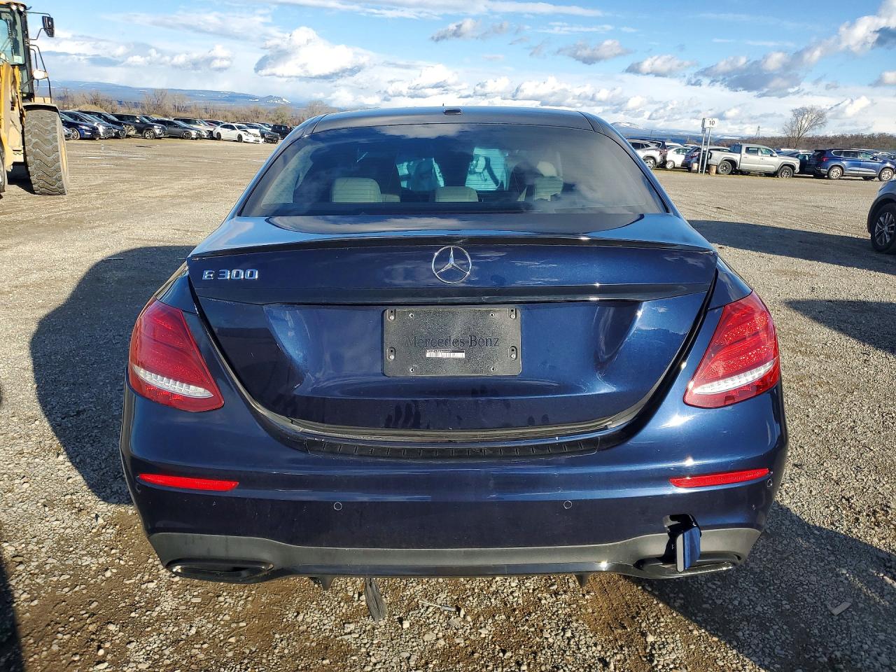 2017 MERCEDES-BENZ E 300 photo 11