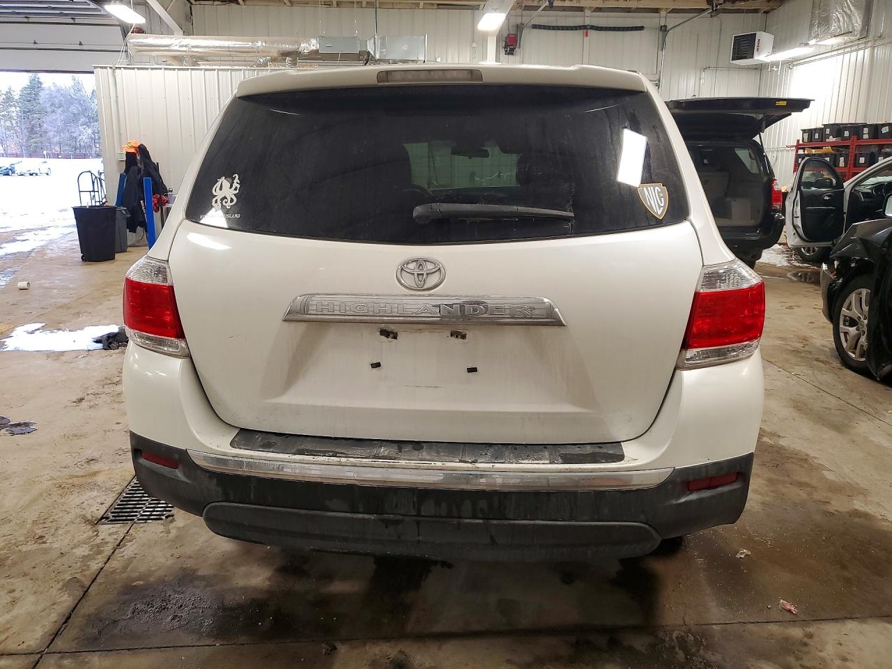 2013 TOYOTA HIGHLANDER BASE photo 11