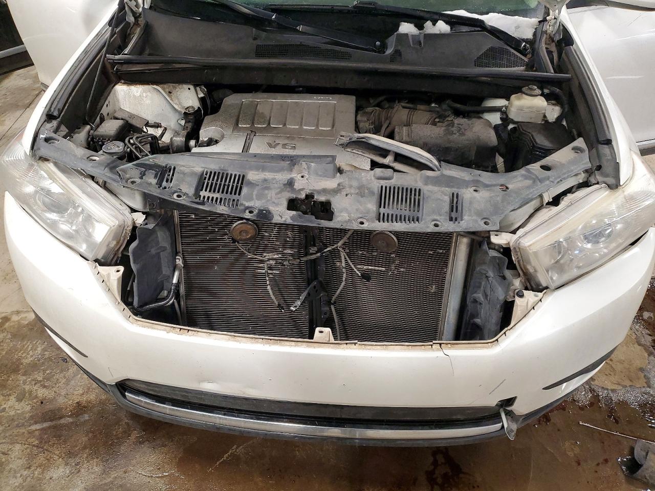 2013 TOYOTA HIGHLANDER BASE photo 23