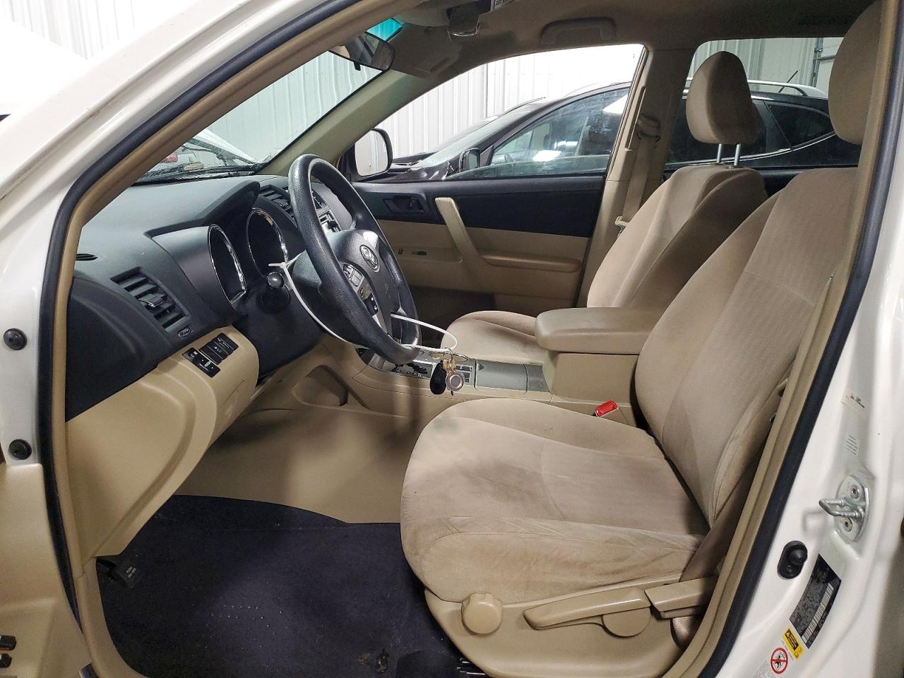 2013 TOYOTA HIGHLANDER BASE photo 13
