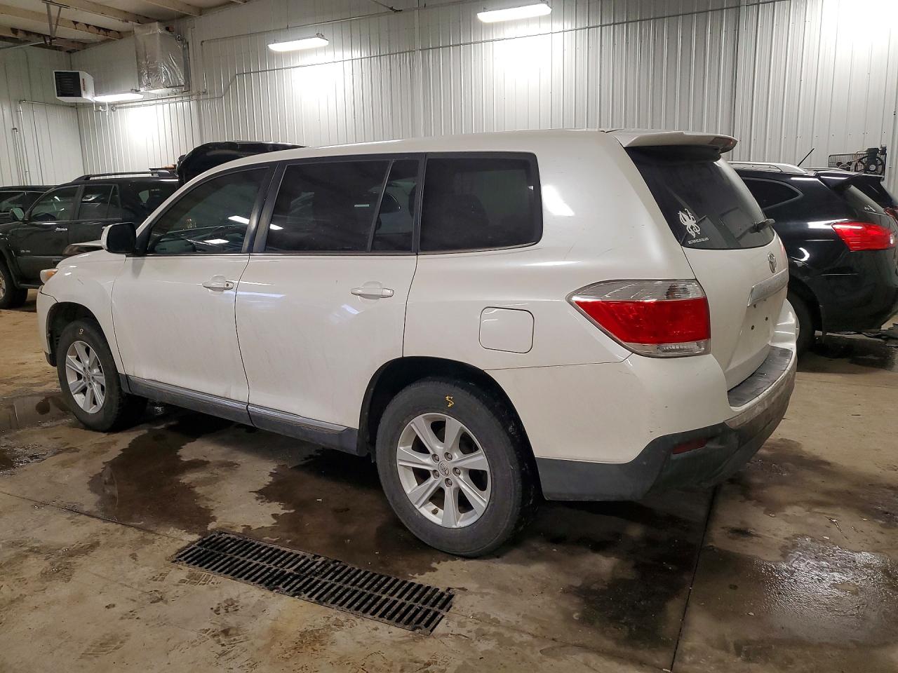 2013 TOYOTA HIGHLANDER BASE photo 3
