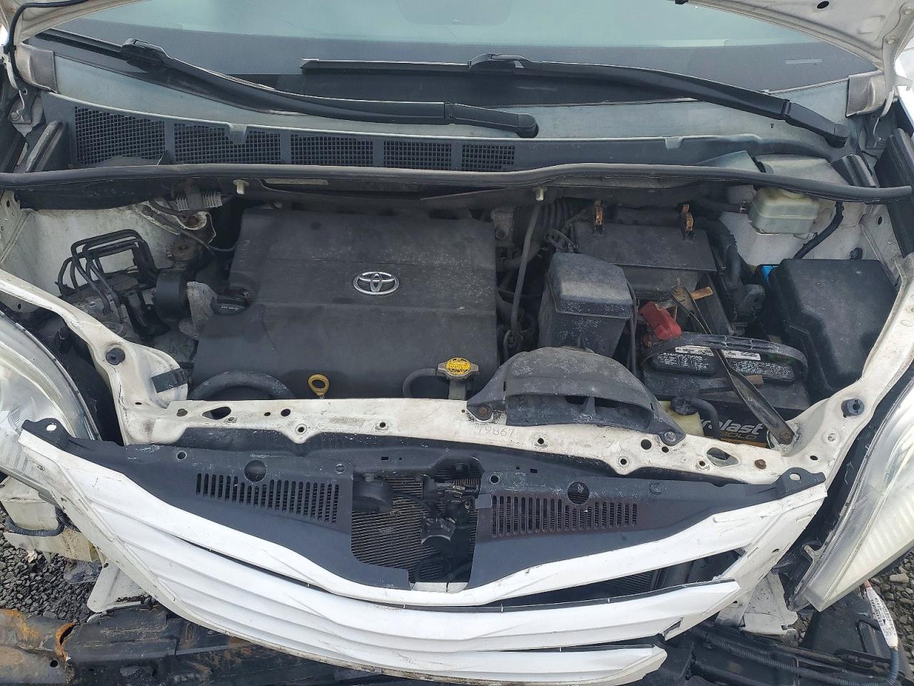 2015 TOYOTA SIENNA LE 8-PASSENGER photo 34