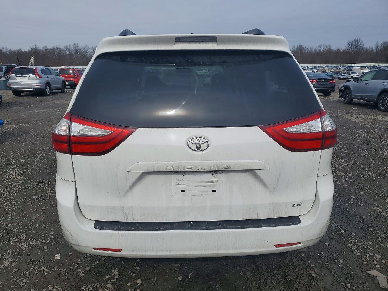2015 TOYOTA SIENNA LE 8-PASSENGER photo 16