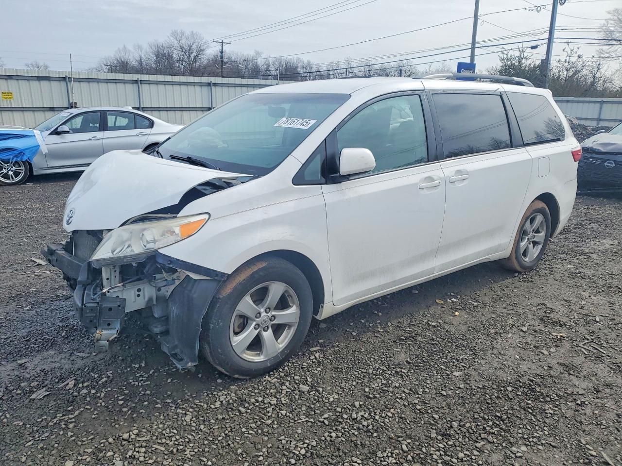2015 TOYOTA SIENNA