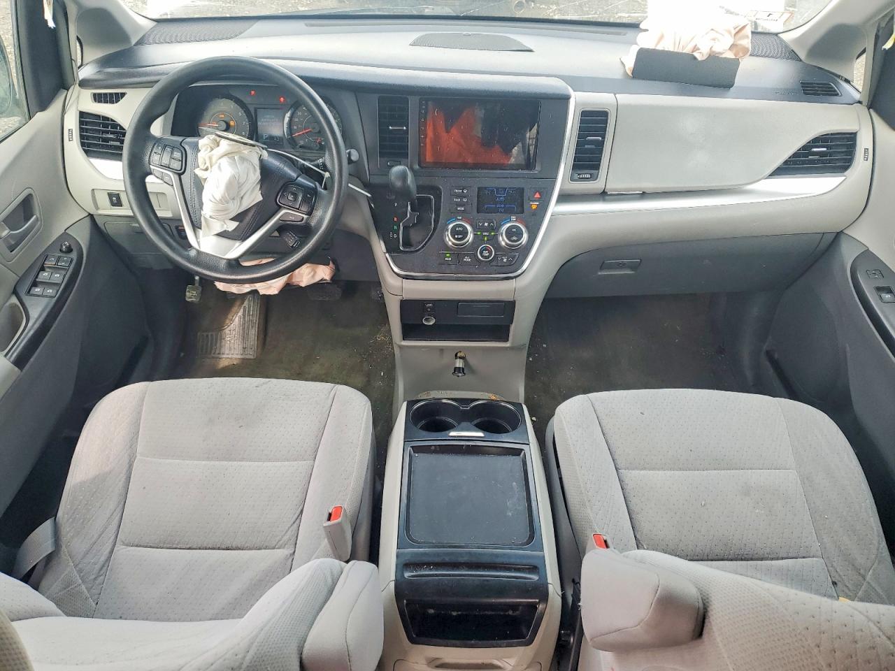 2015 TOYOTA SIENNA LE 8-PASSENGER photo 22