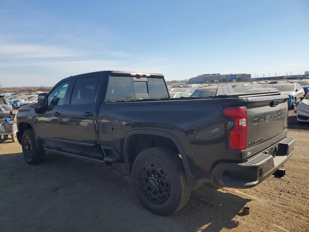 2024 CHEVROLET SILVERADO K2500 HIGH COUNTRY photo 2