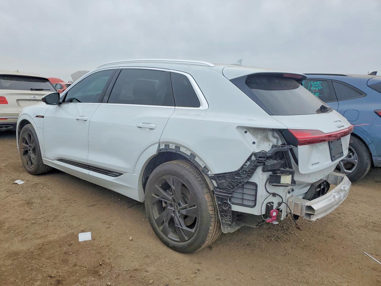 2022 AUDI E-TRON PREMIUM PLUS photo 2
