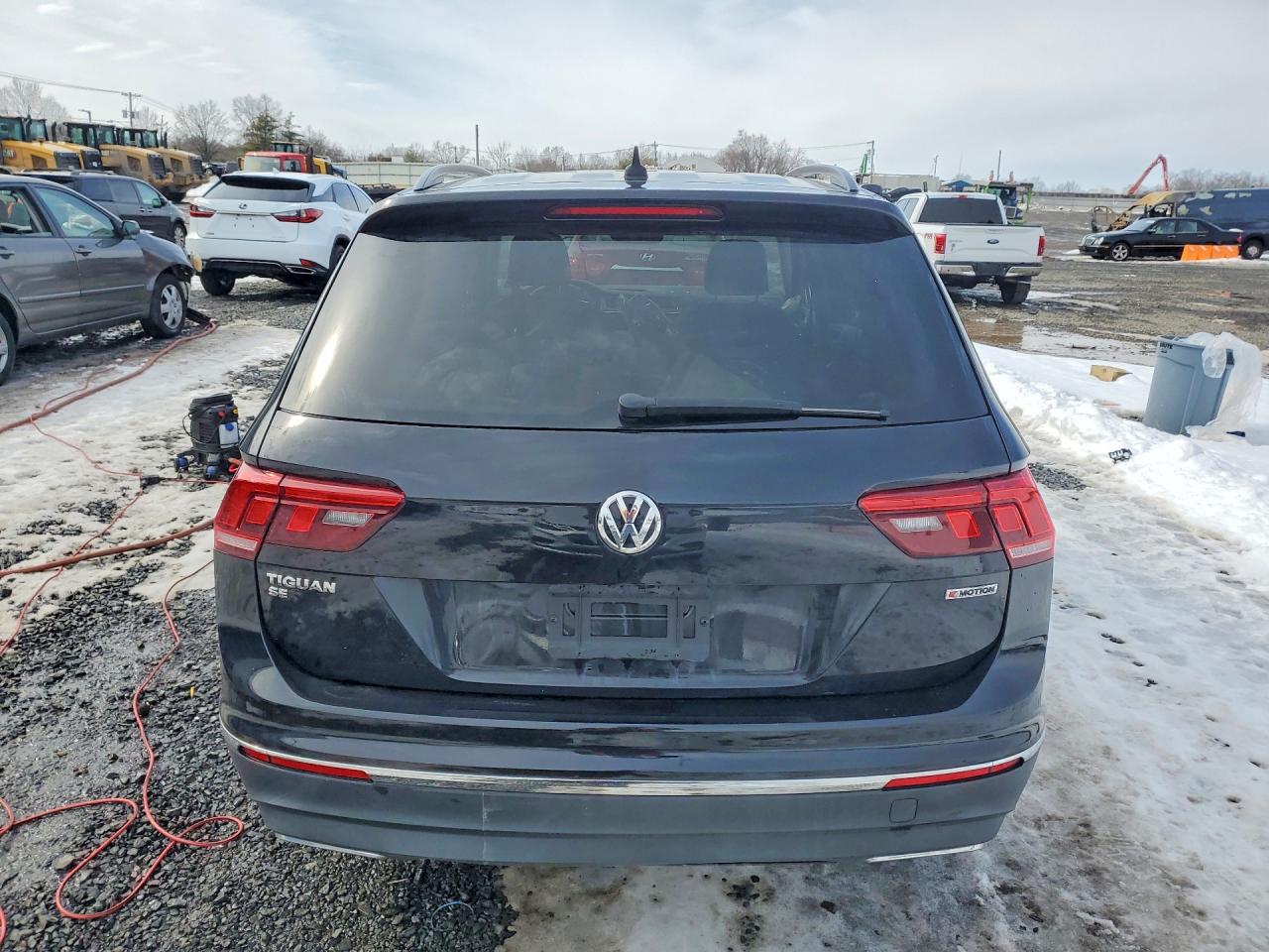 2021 VOLKSWAGEN TIGUAN SE photo 16