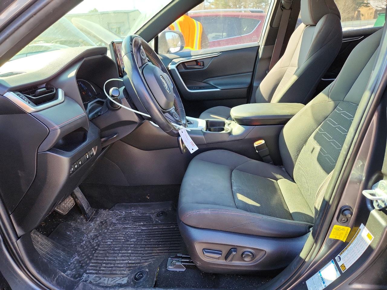 2021 TOYOTA RAV4 PRIME SE photo 13