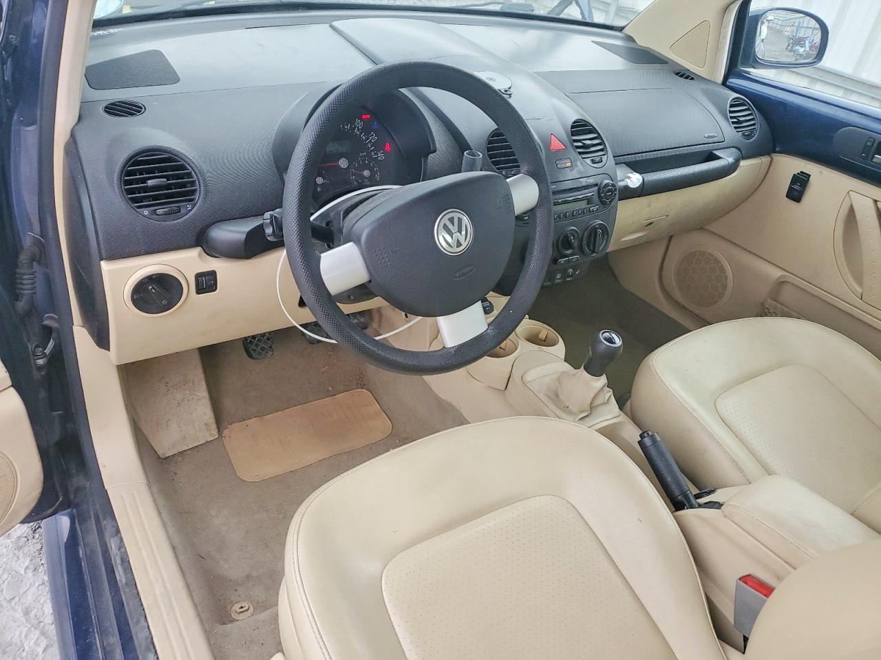 2004 VOLKSWAGEN NEW BEETLE GLS photo 8