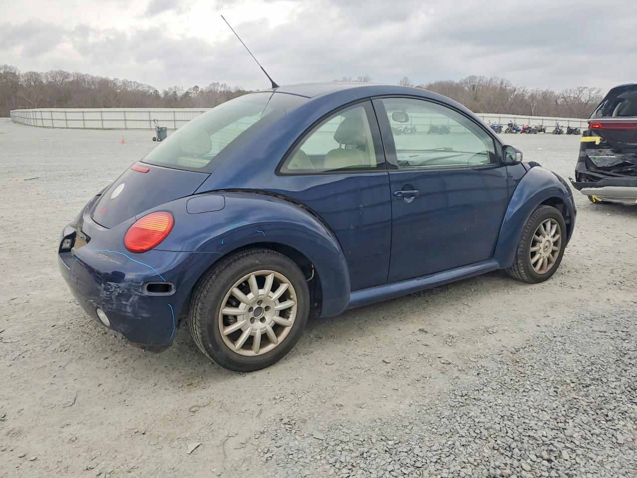 2004 VOLKSWAGEN NEW BEETLE GLS photo 3