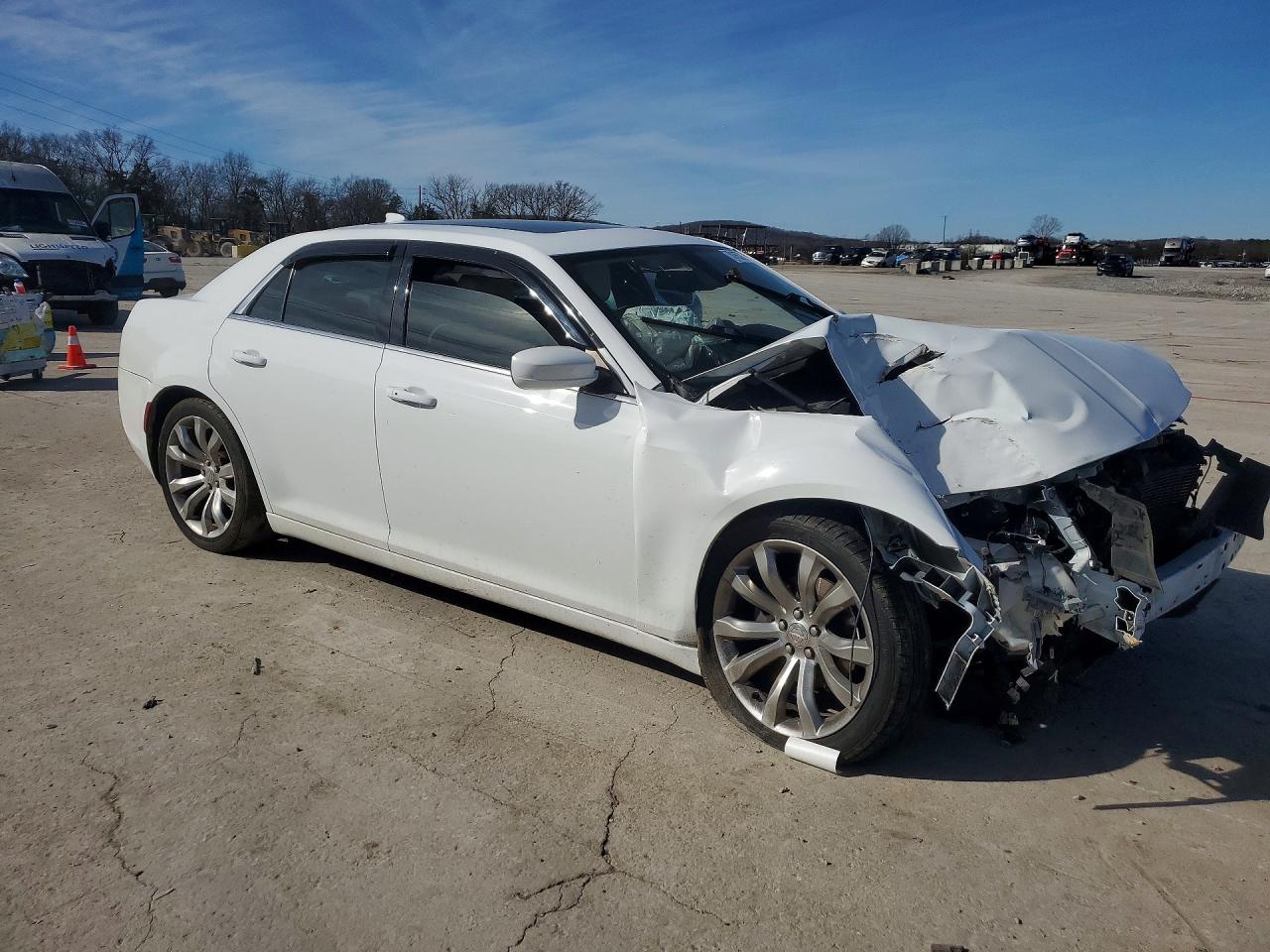 2018 CHRYSLER 300 TOURING photo 4