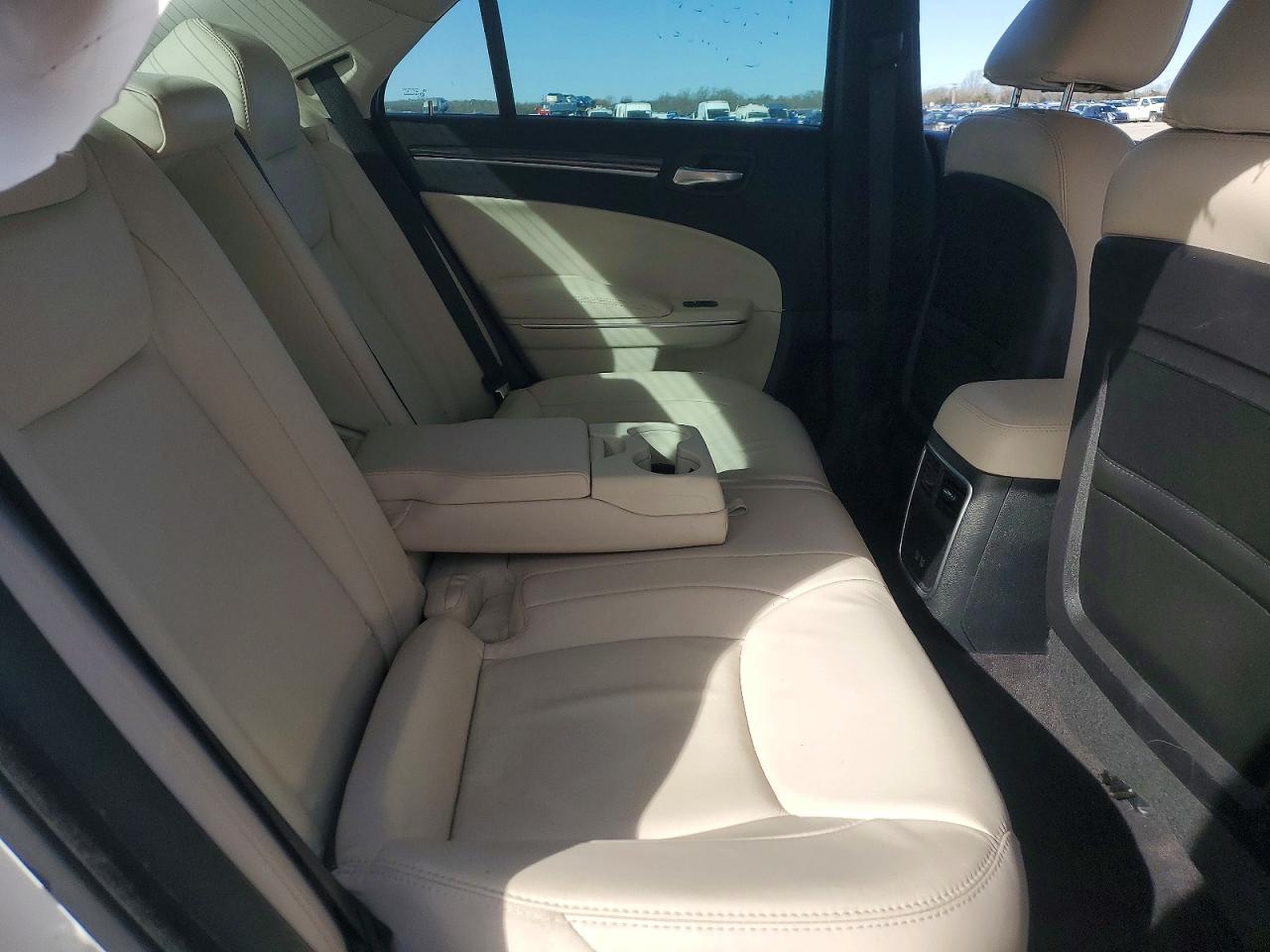 2018 CHRYSLER 300 TOURING photo 10
